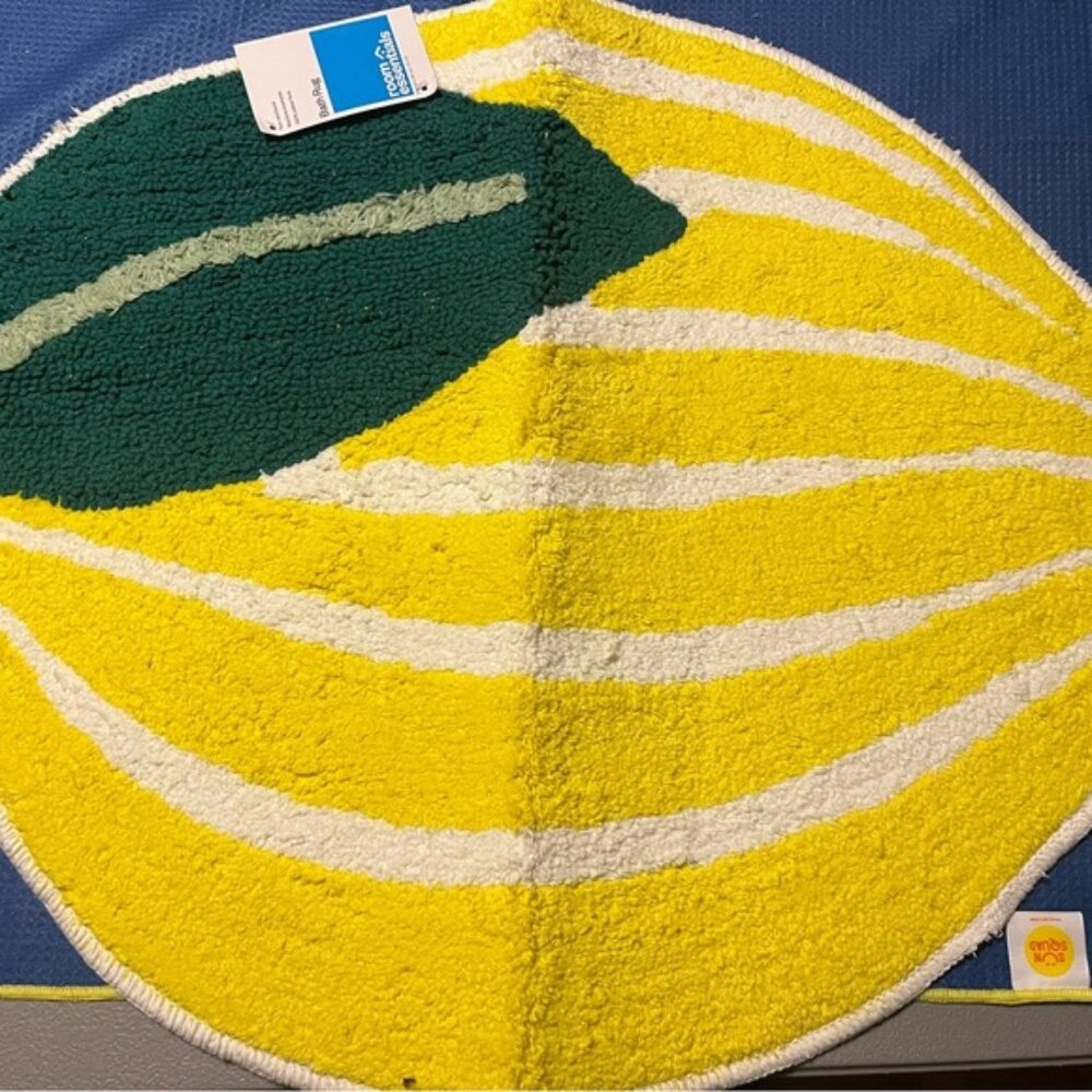 Room Essentials Lemon-Shaped Bath Mat - Yellow and Green